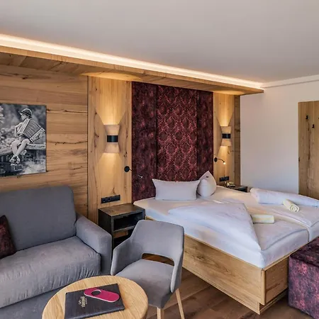 호텔 Foehrenhof 슈탄차흐